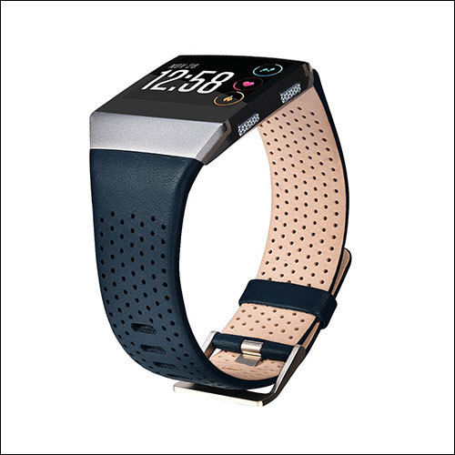 Fitbit Ionic Smartwatch+Premium Leather Band S/P+BONUS CHARGE, with power Cables
